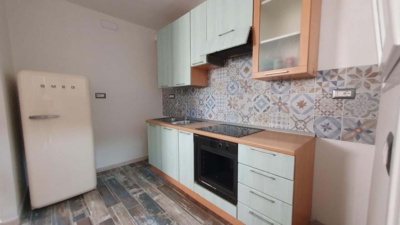 Nautilus - Monolocale Seminterrato Con Finestre Daire Àrbatax Dış mekan fotoğraf